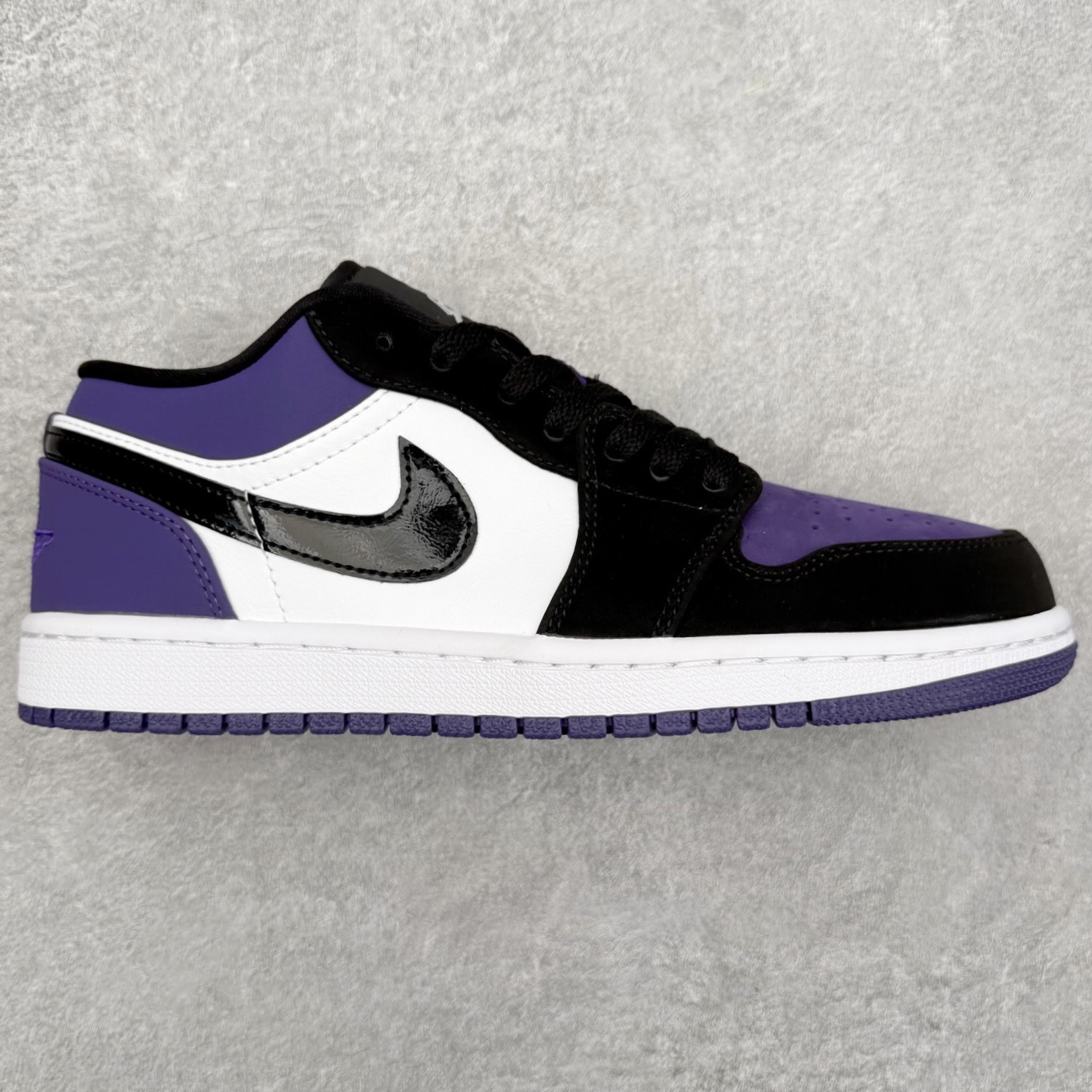 Air Jordan 1 Low — Blanc / Noir / Violet « Court Purple »