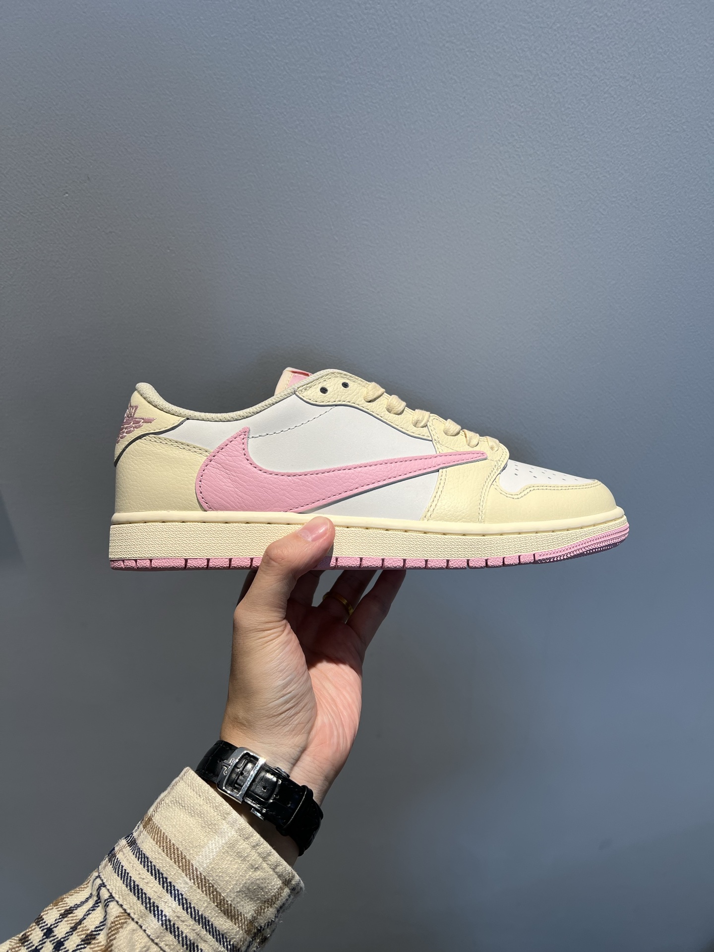 Air Jordan 1 Low OG x Travis Scott — Crème / Rose