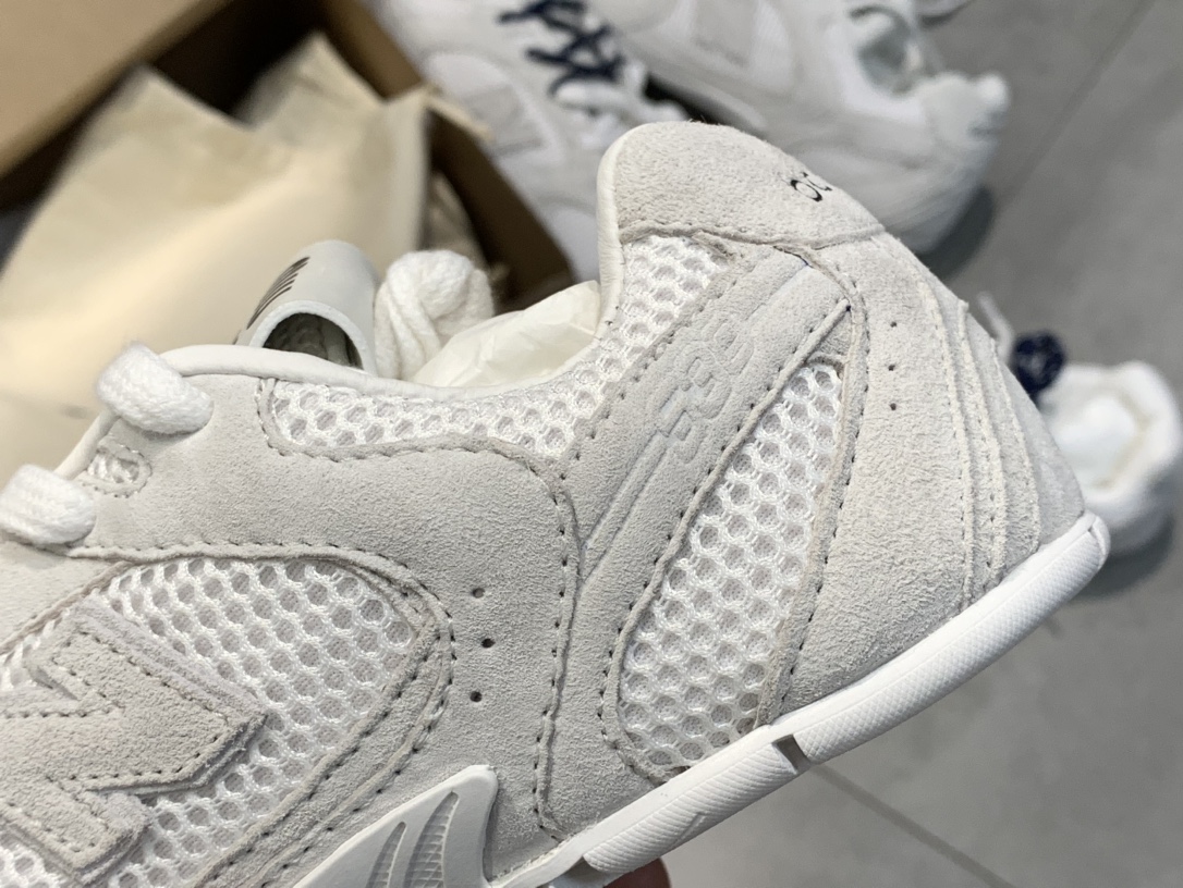 détails daim et mesh