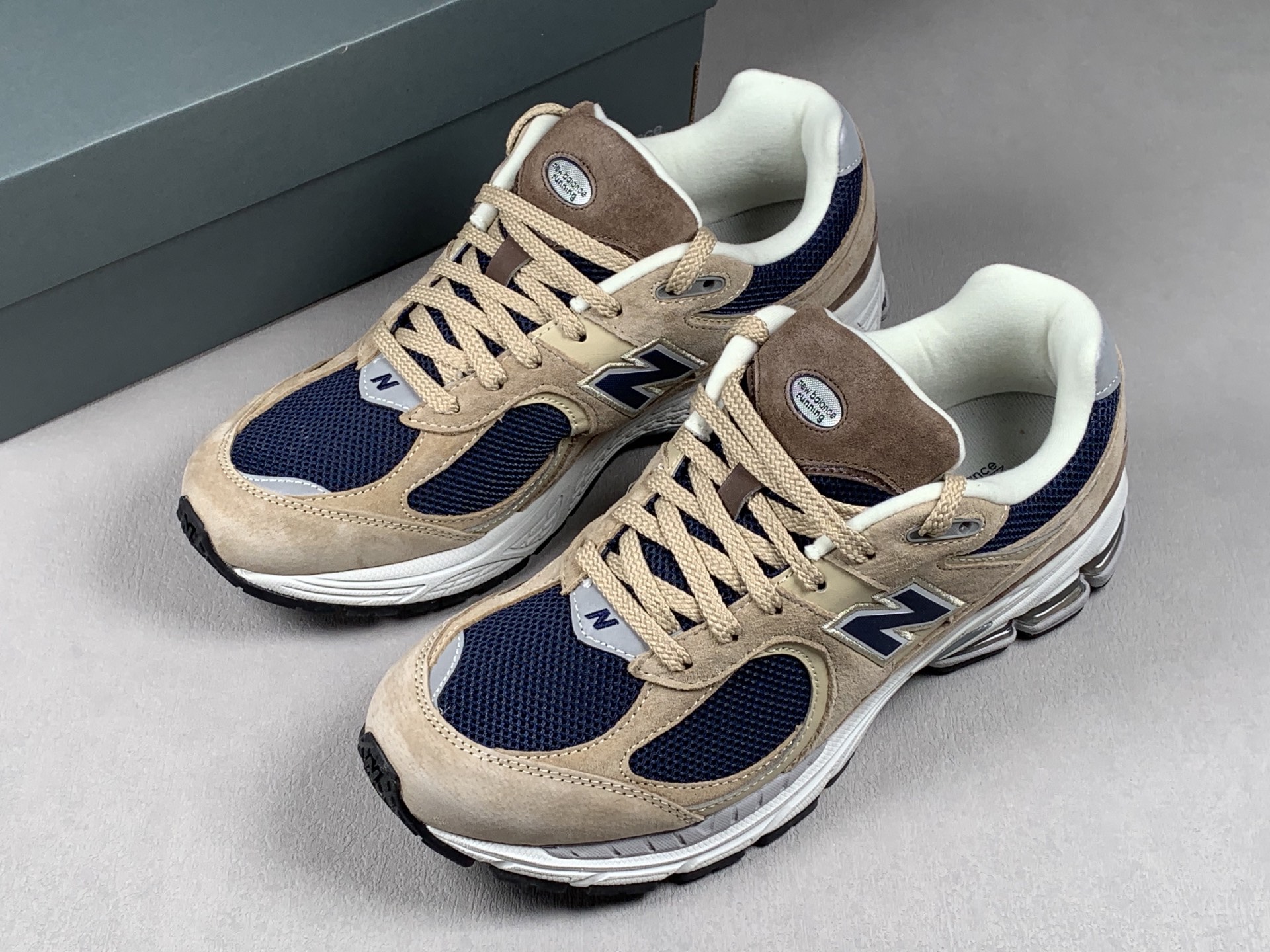 paire avec boîte