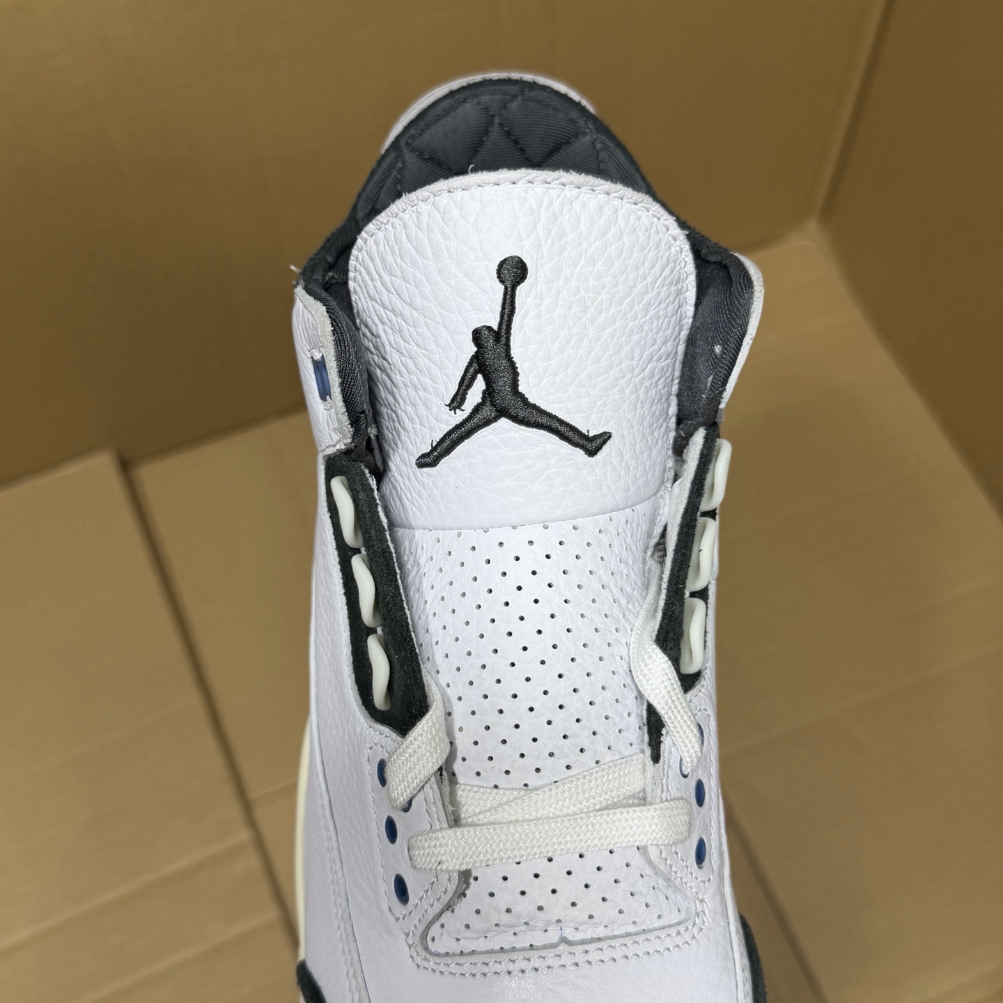 détail languette Jumpman