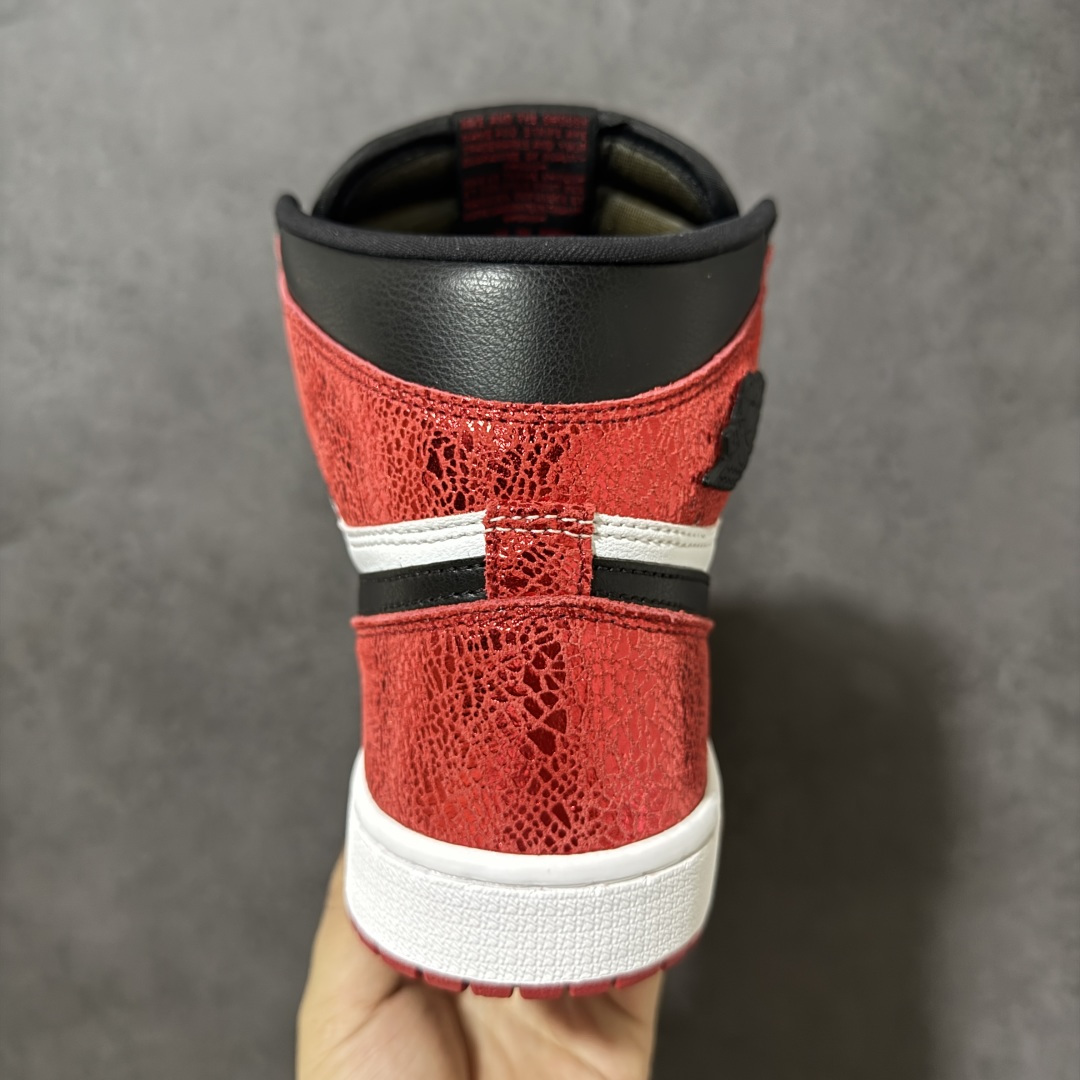 talon rouge craquelé