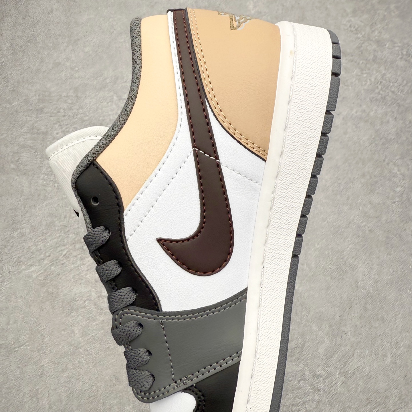 détail Swoosh, profil intérieur