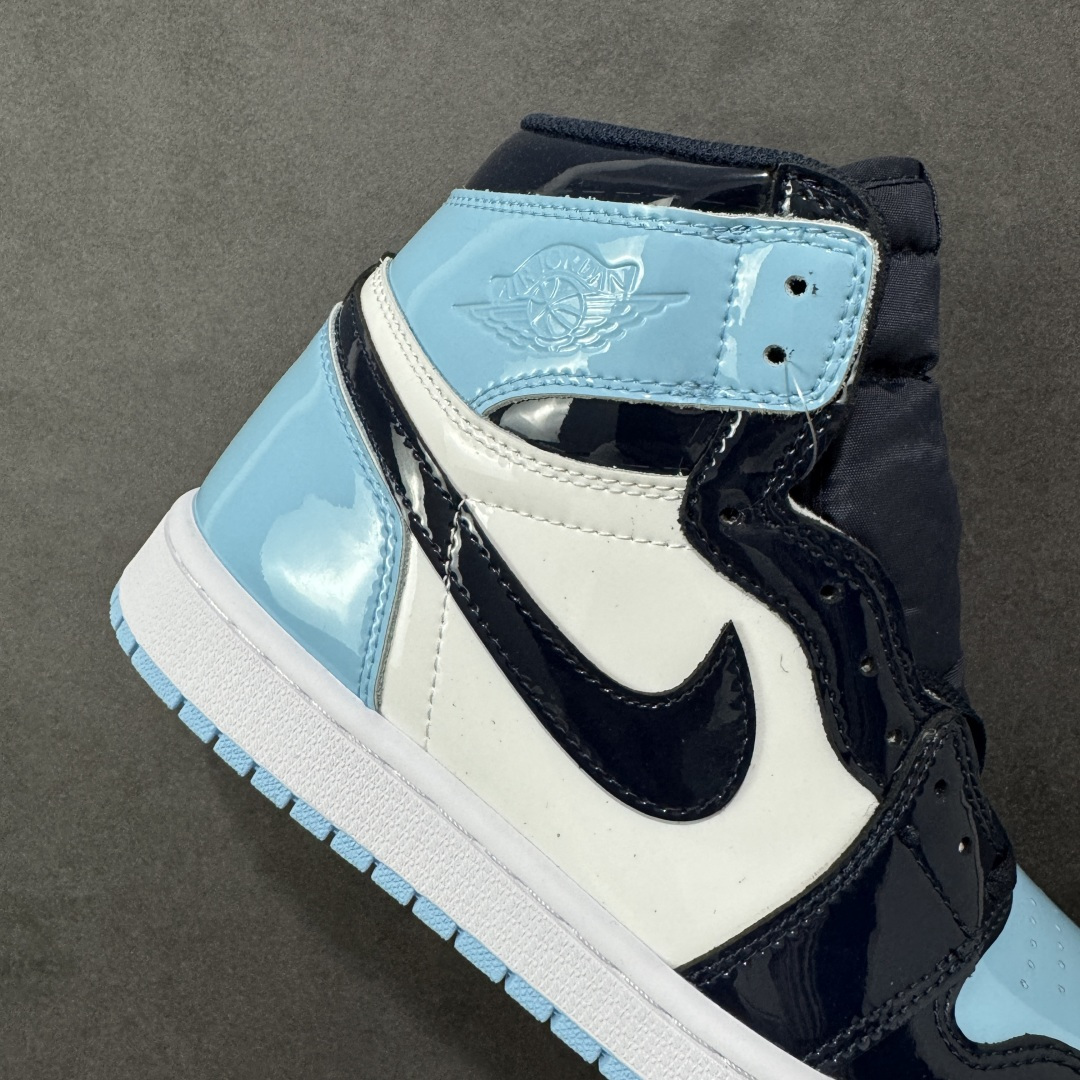logo Wings et Swoosh marine