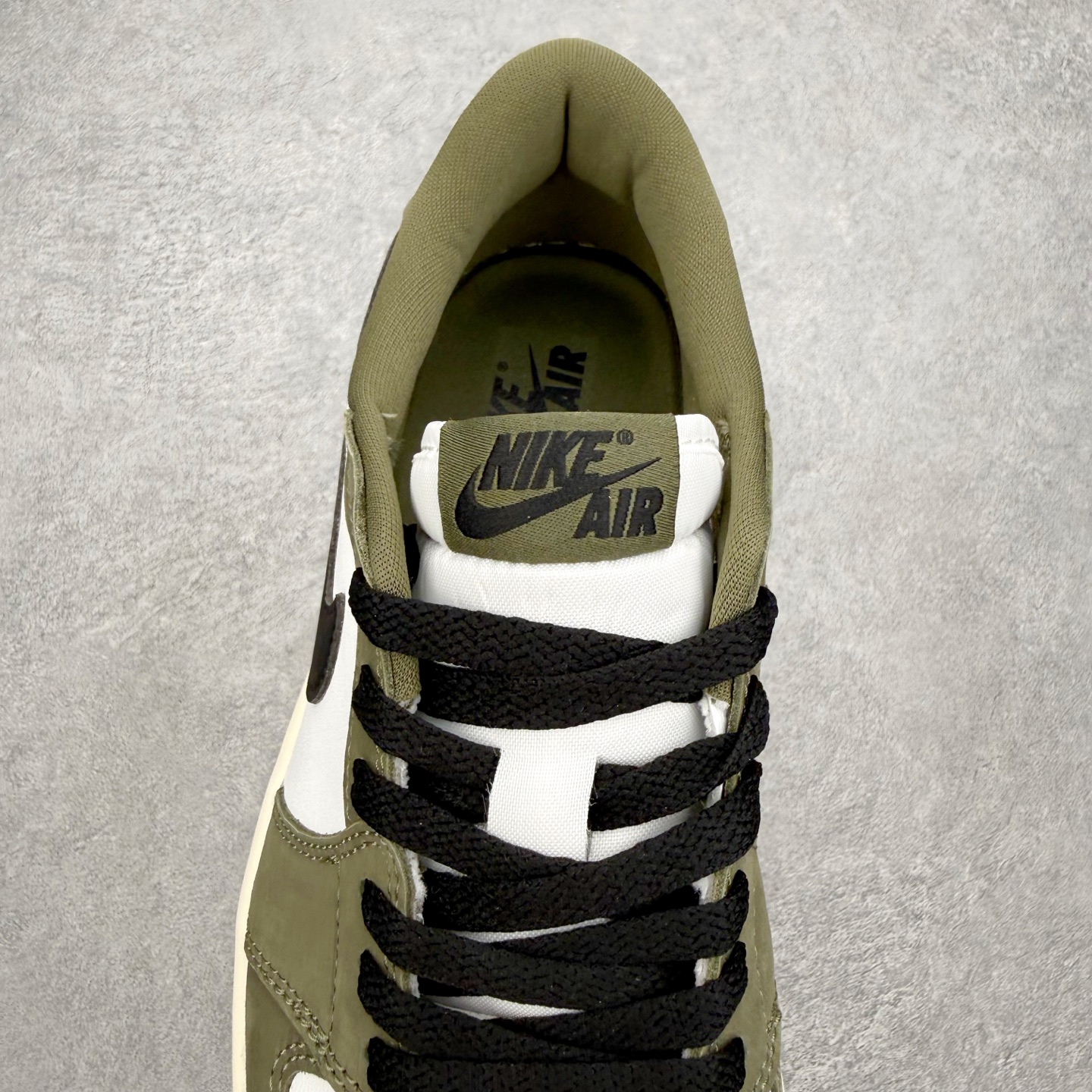 détail languette Nike Air
