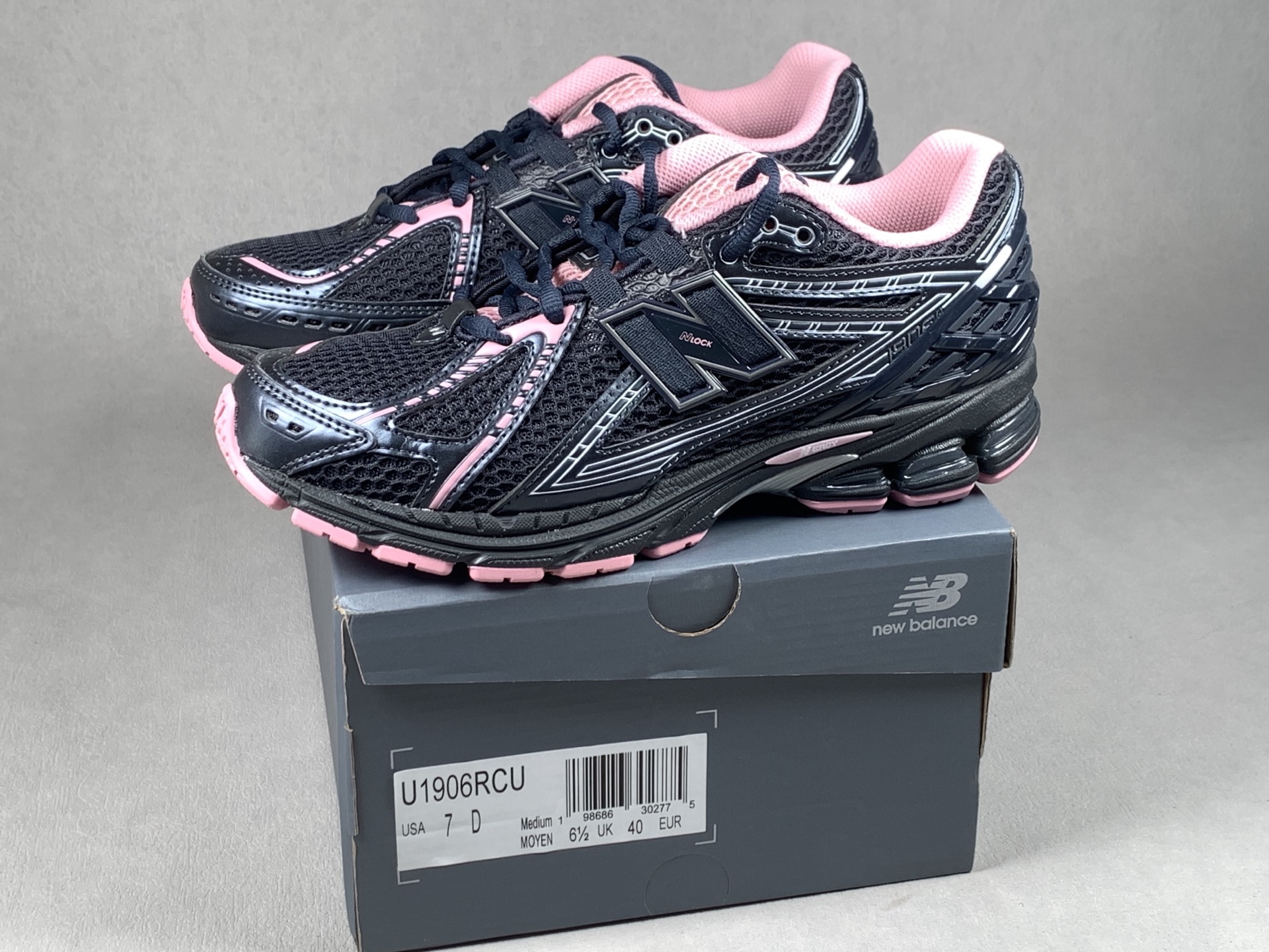 paire avec boîte