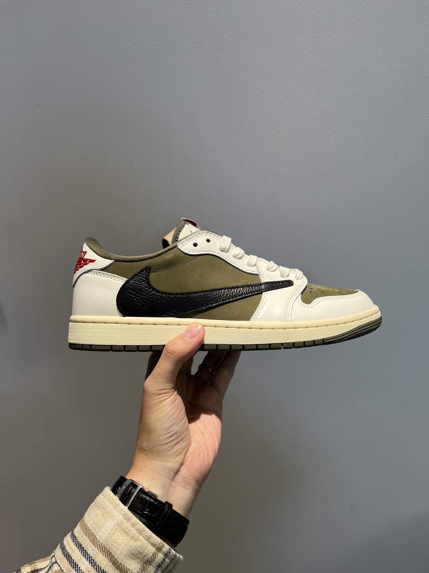 Air Jordan 1 Low OG x Travis Scott — Blanc / Olive « Medium Olive »