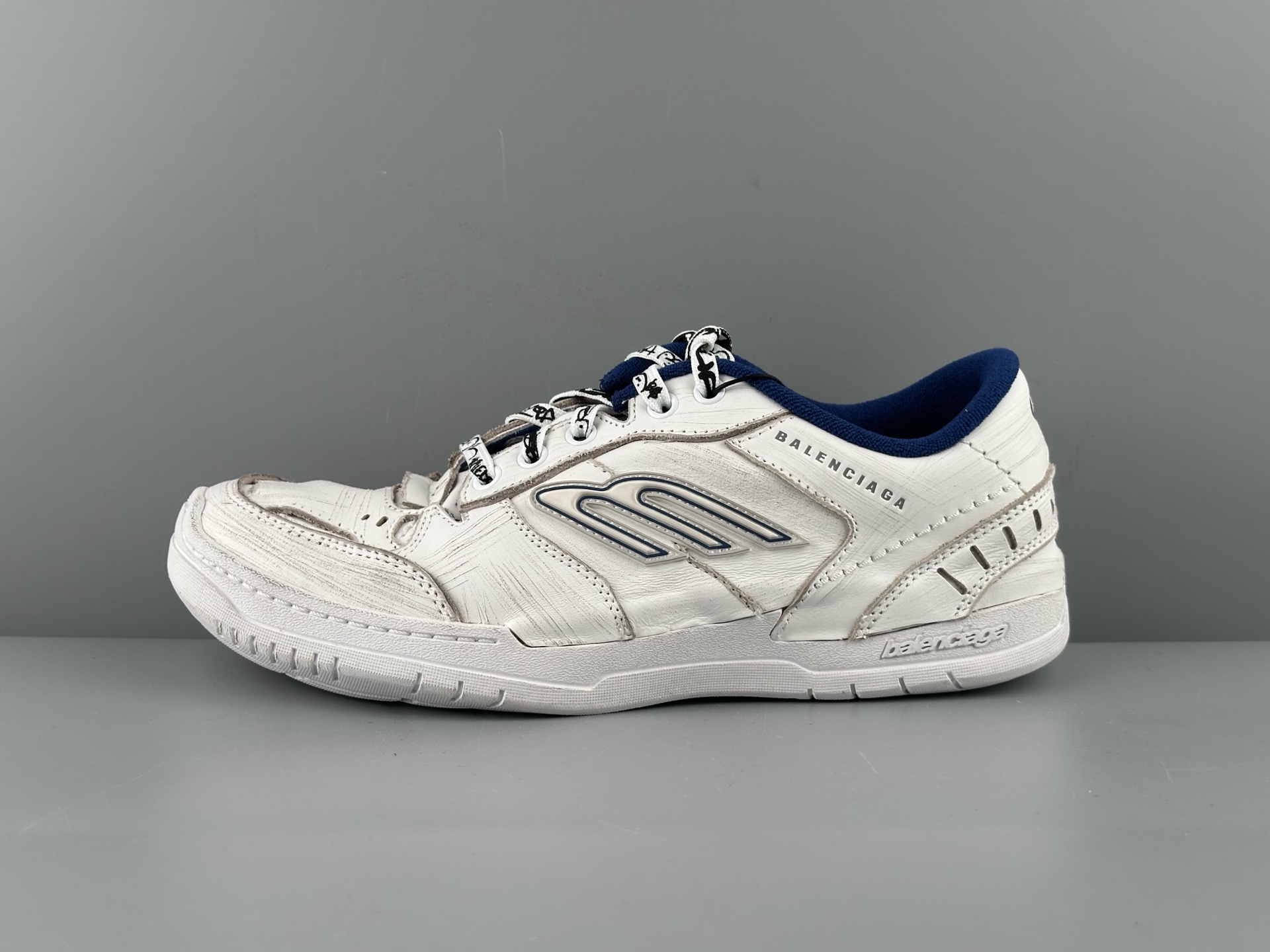 Balenciaga — Hamptons Sneaker « Worn Out »