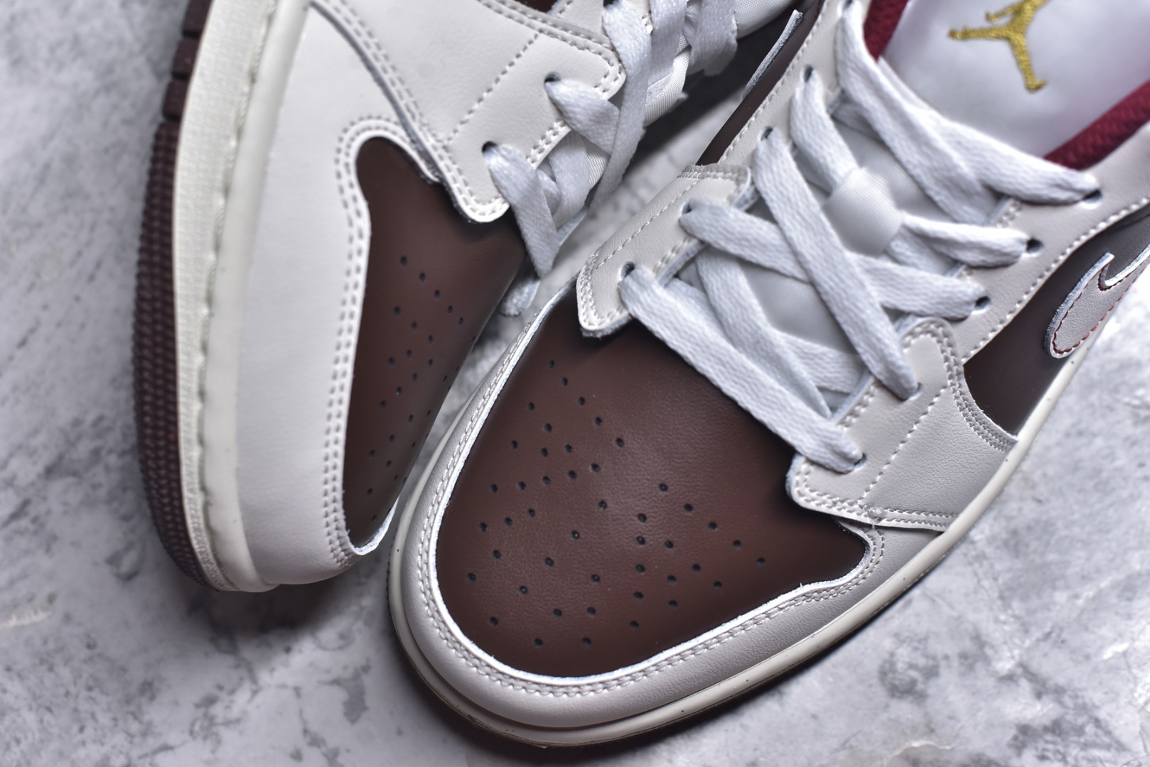 détail avant et lacets