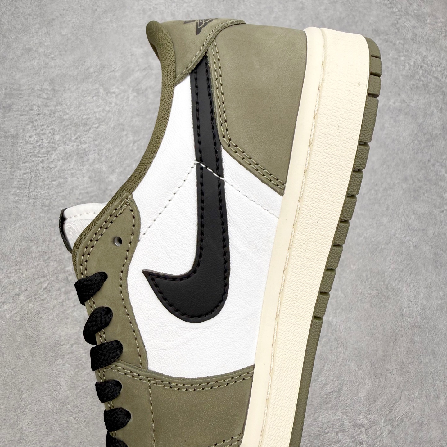 détail Swoosh, autre côté