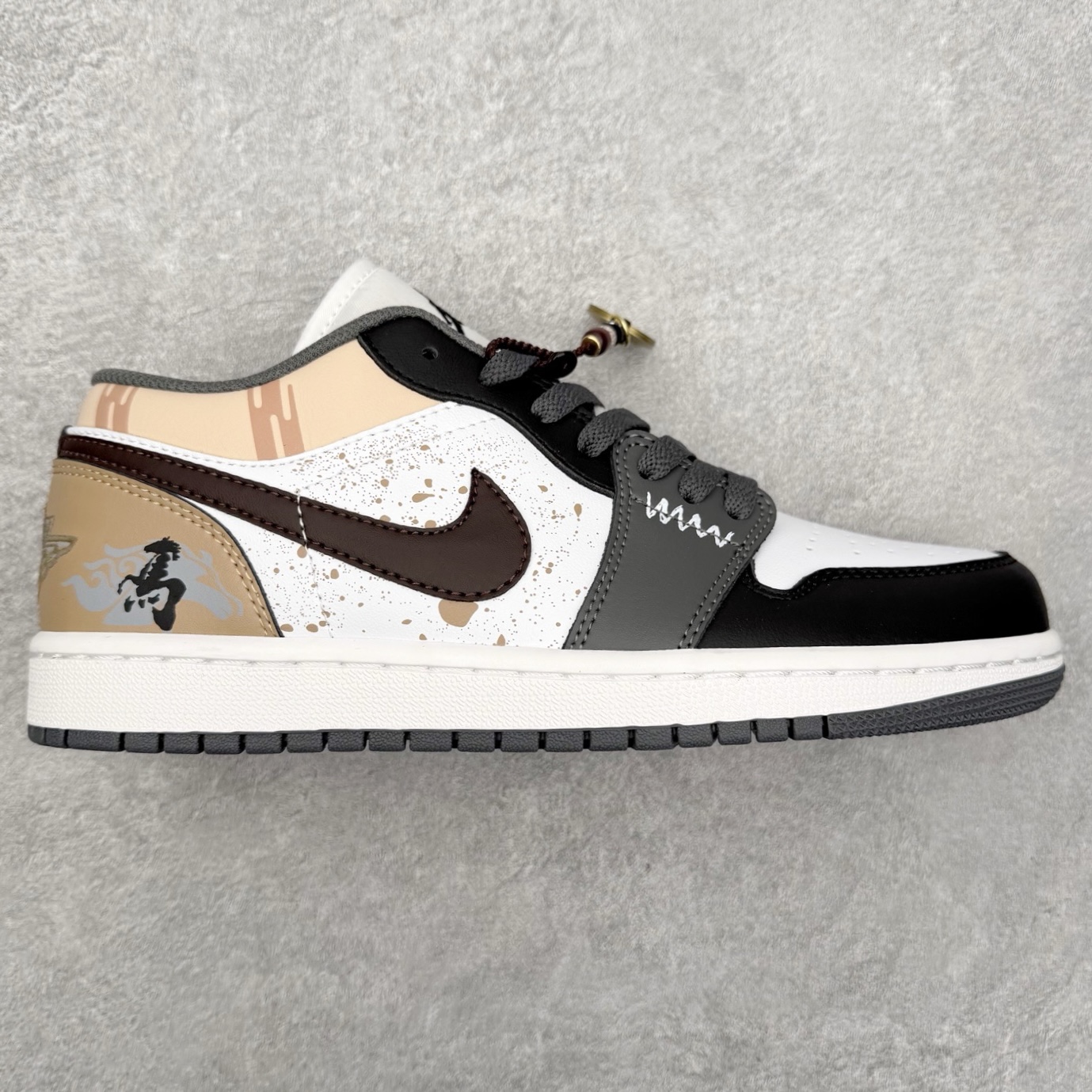 Air Jordan 1 Low — Blanc / Beige / Marron « Cheval »