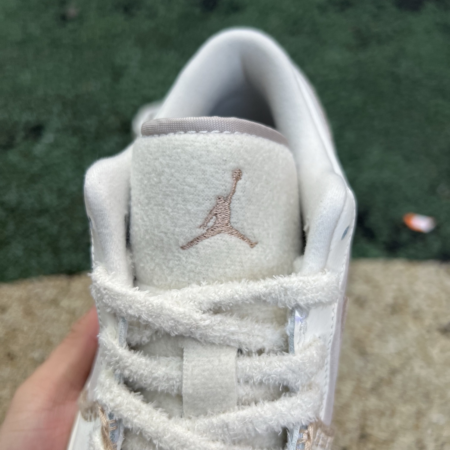 languette Jumpman et lacets duveteux