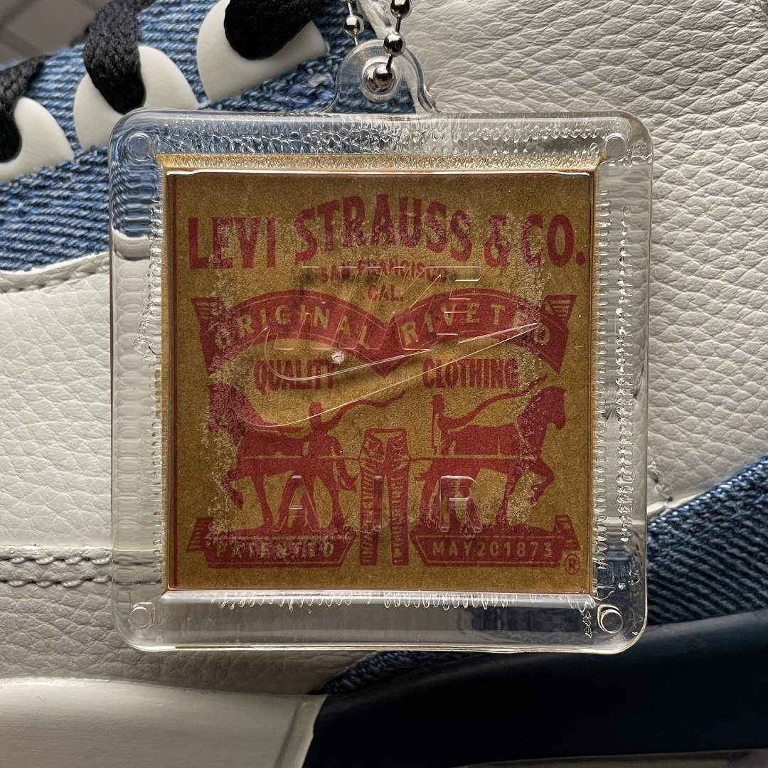 médaillon Levi's