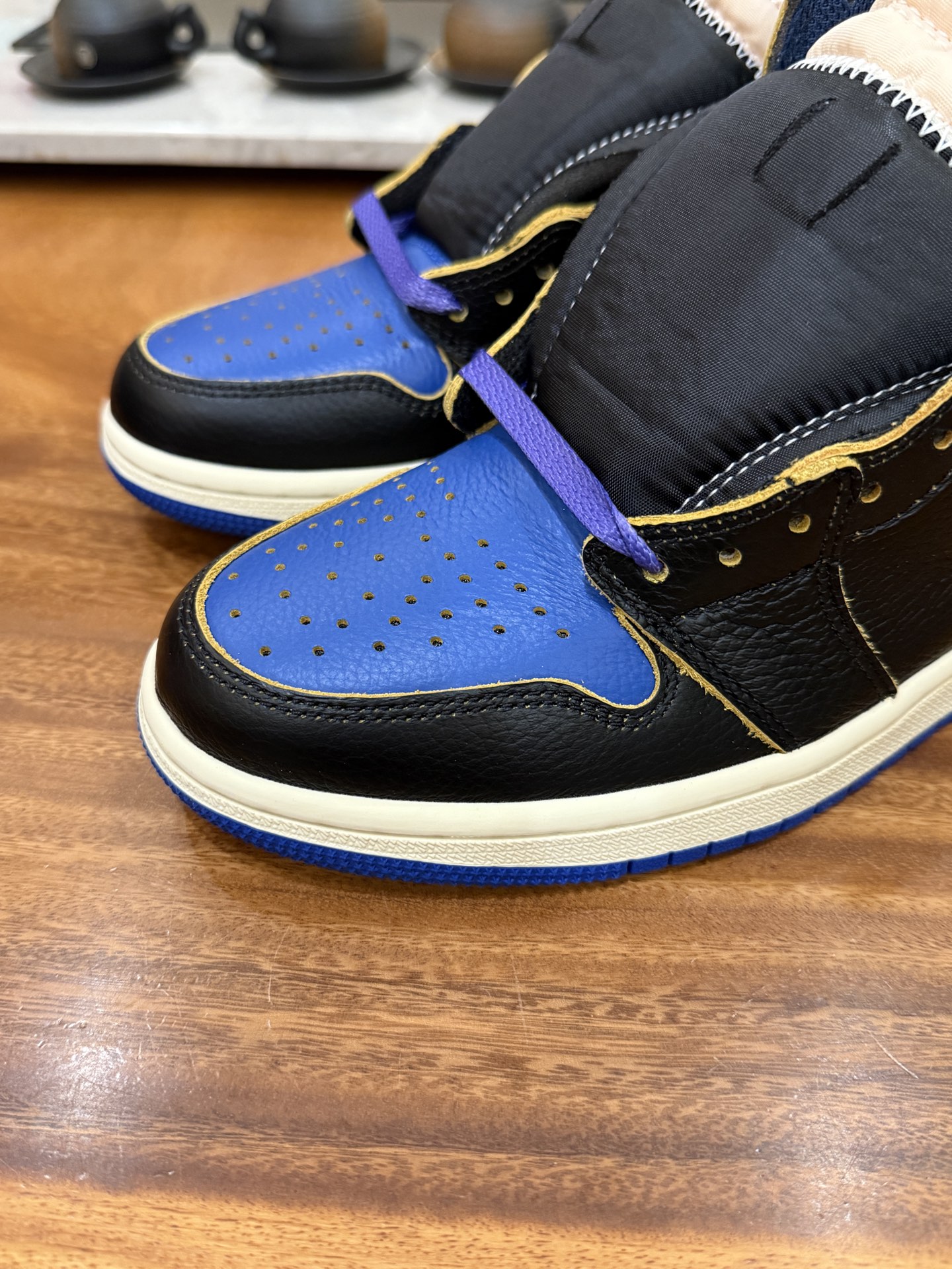 bouts perforés bleu royal