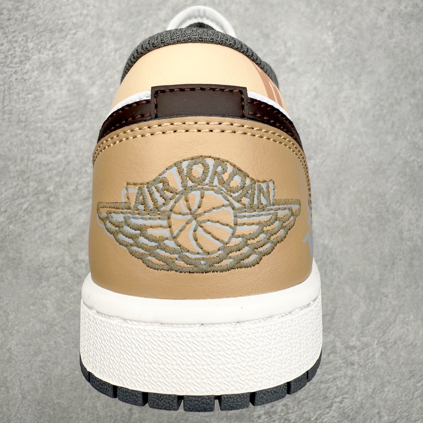 talon Air Jordan Wings brodé