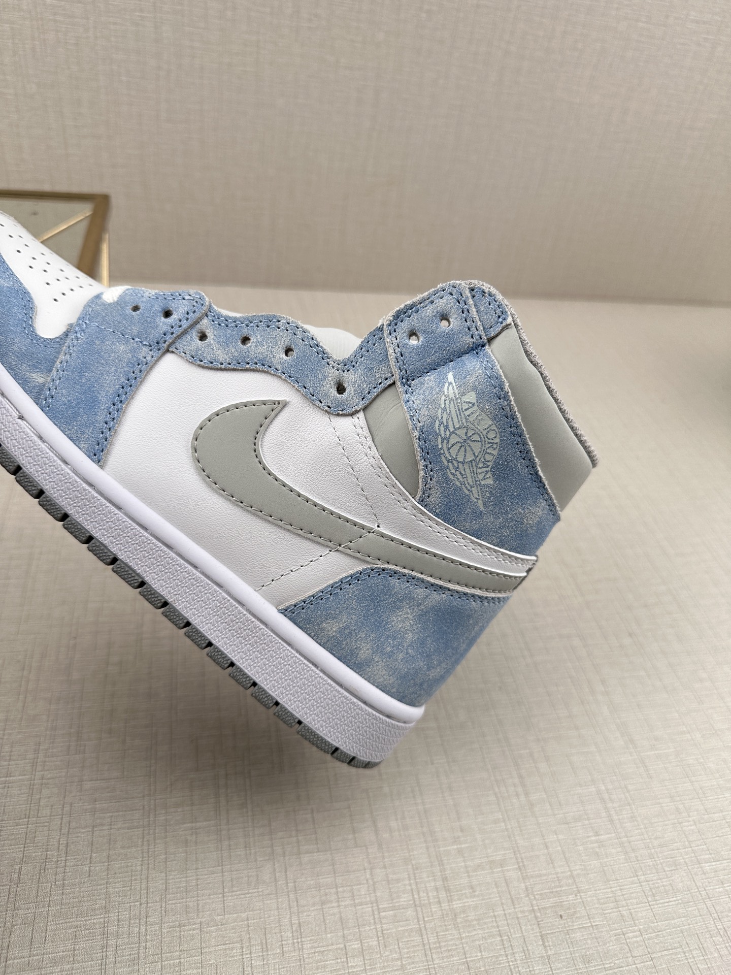 logo Wings et Swoosh gris