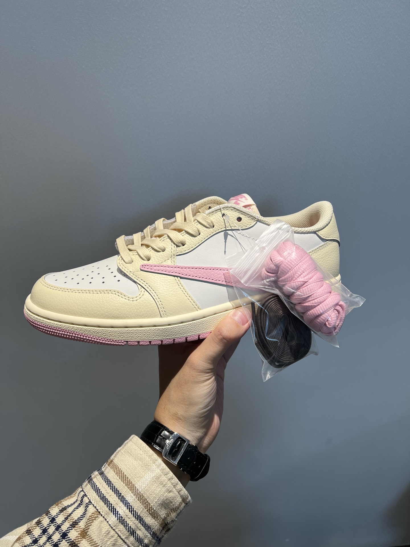 avec lacets supplémentaires rose et marron