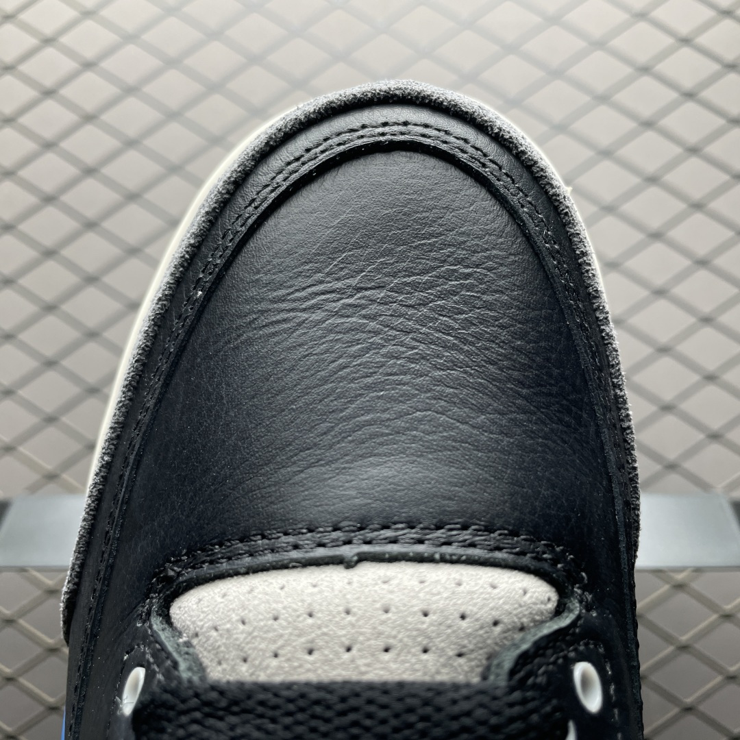 bout en cuir noir