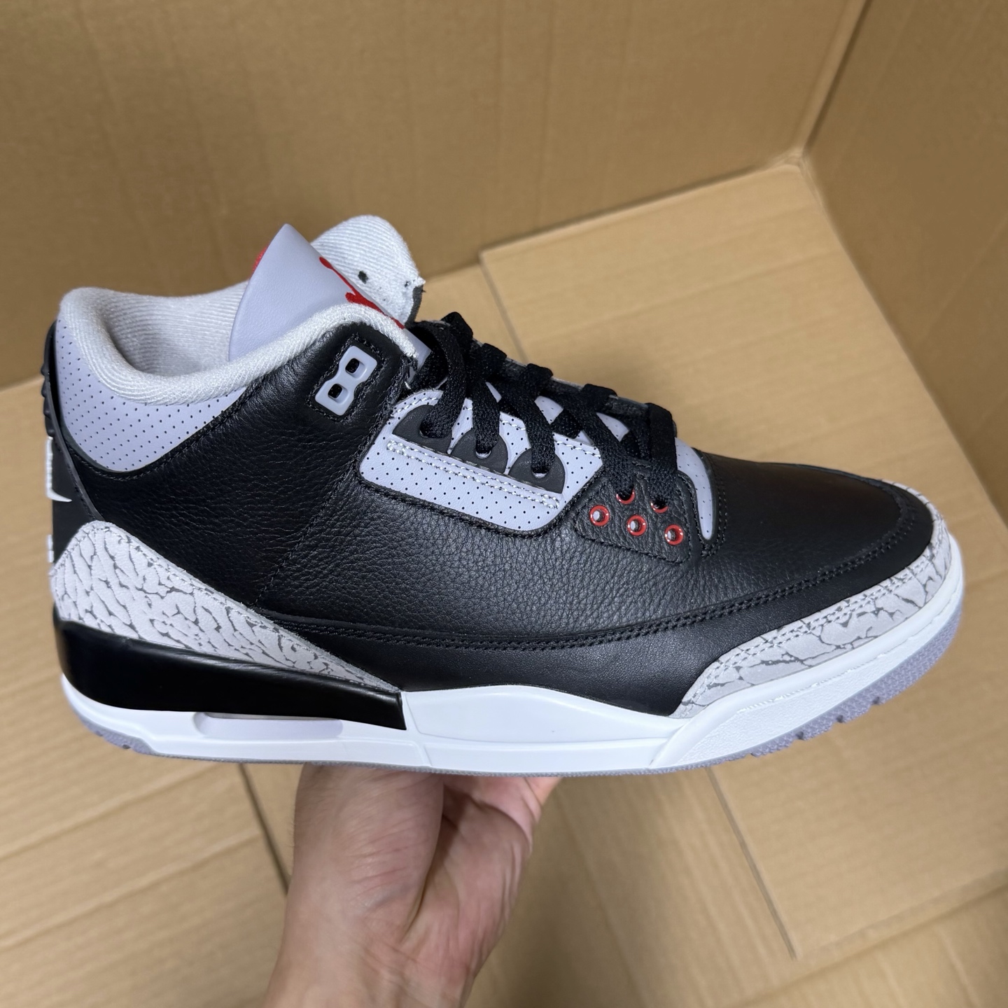 Air Jordan 3 — Noir / Gris Ciment « Black Cement »