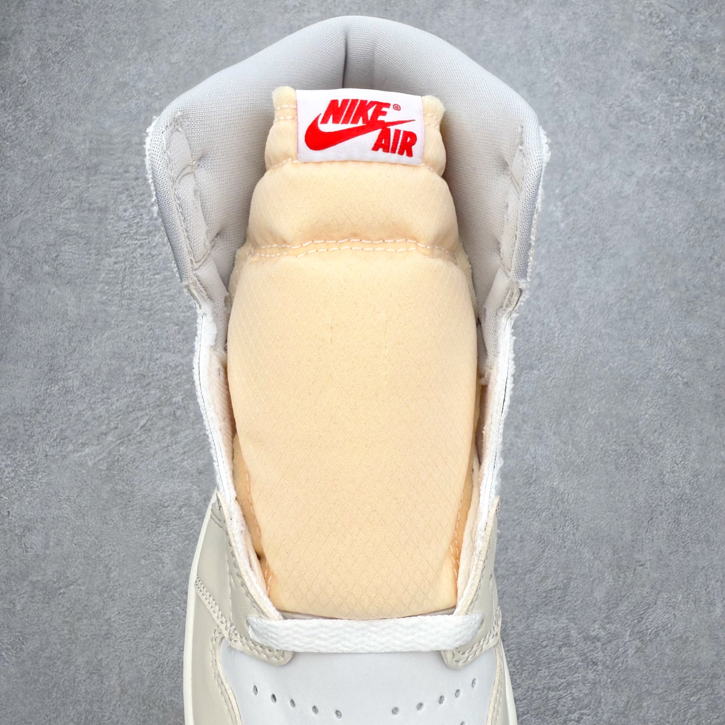 languette Nike Air rouge